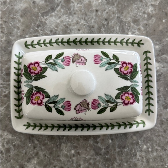 Discontinued never used Portmeirion Botanic Gardens half pound butter dish. - Picture 2 of 4